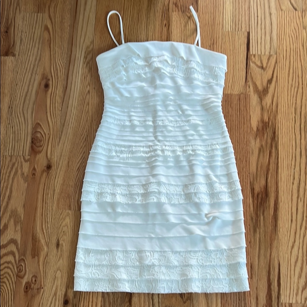 Elegant White Sleeveless Dress